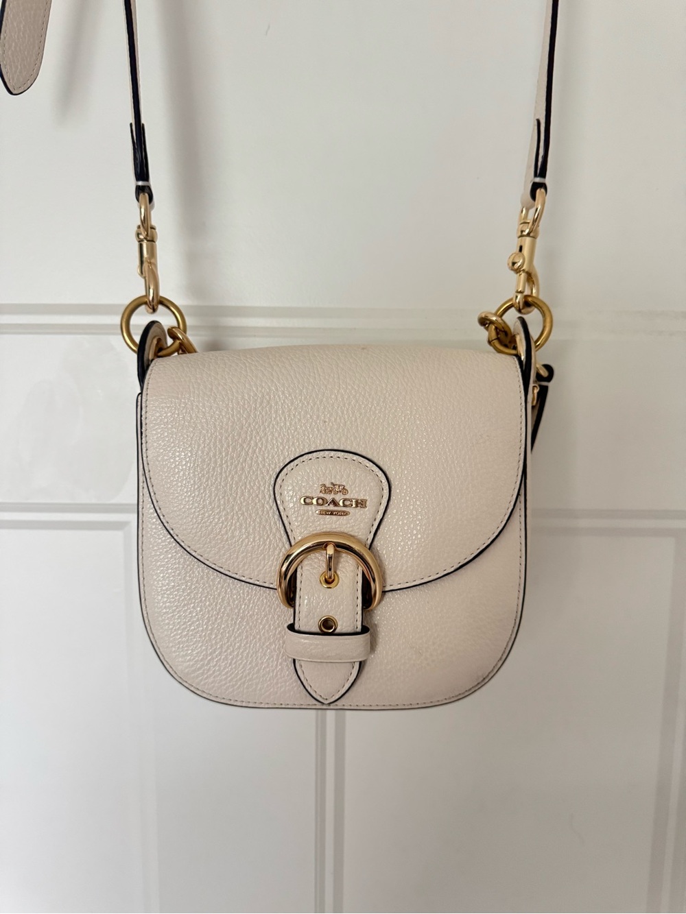 Coach Cream Leather Saddle Bag with Gold Hardware - Picture 2 of 4